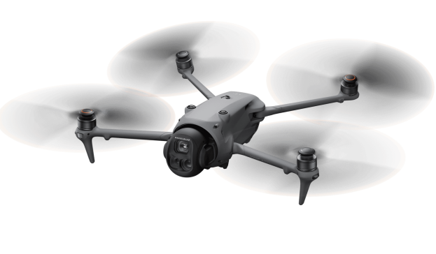 DJI Mavic 4 Pro Fly More Combo png b